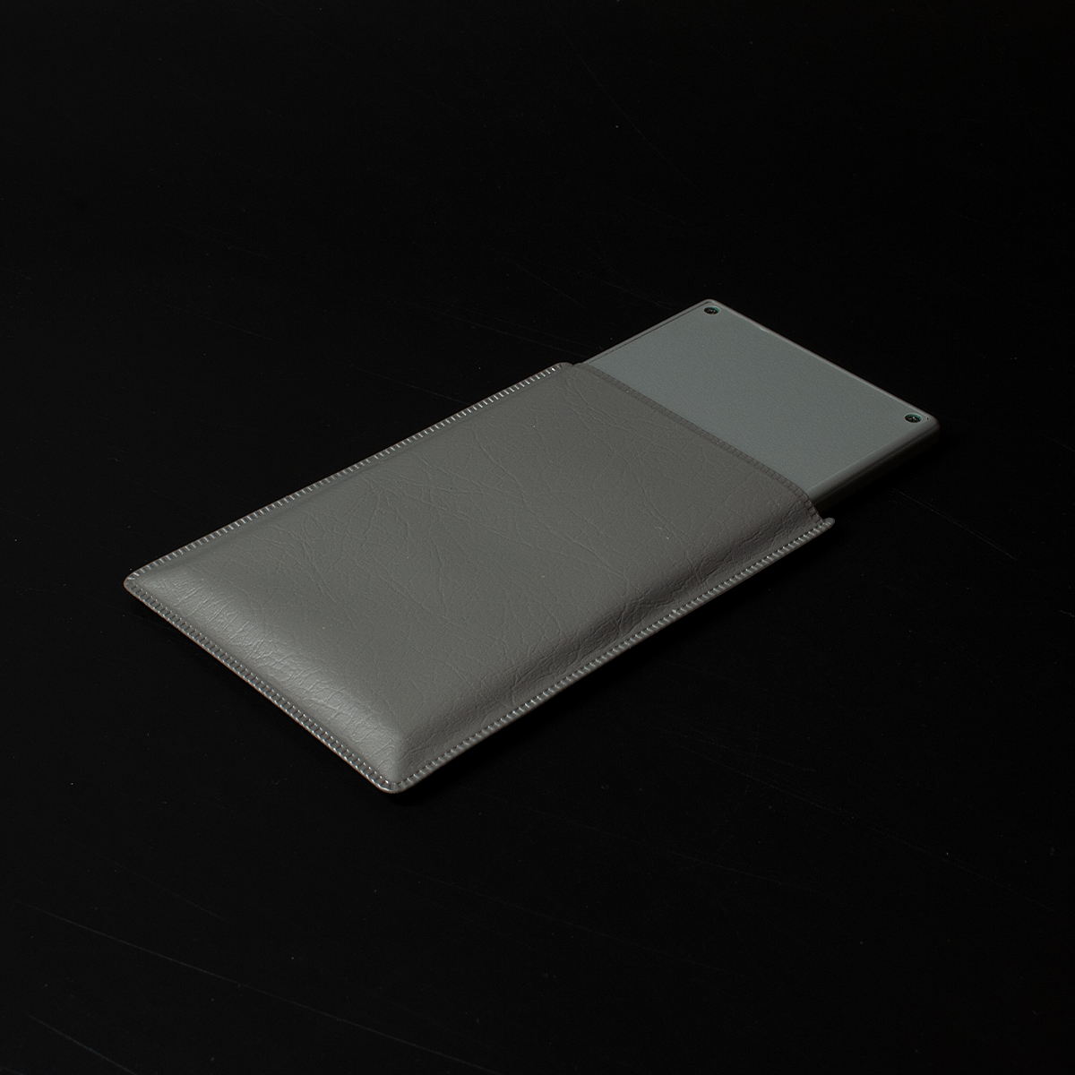 仕掛けやすい超薄型カード型盗聴器TX-BC